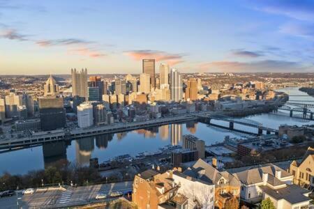 Charming Studio-Panoramic View-Your Pittsburgh Sanctuary Appartement Buitenkant foto