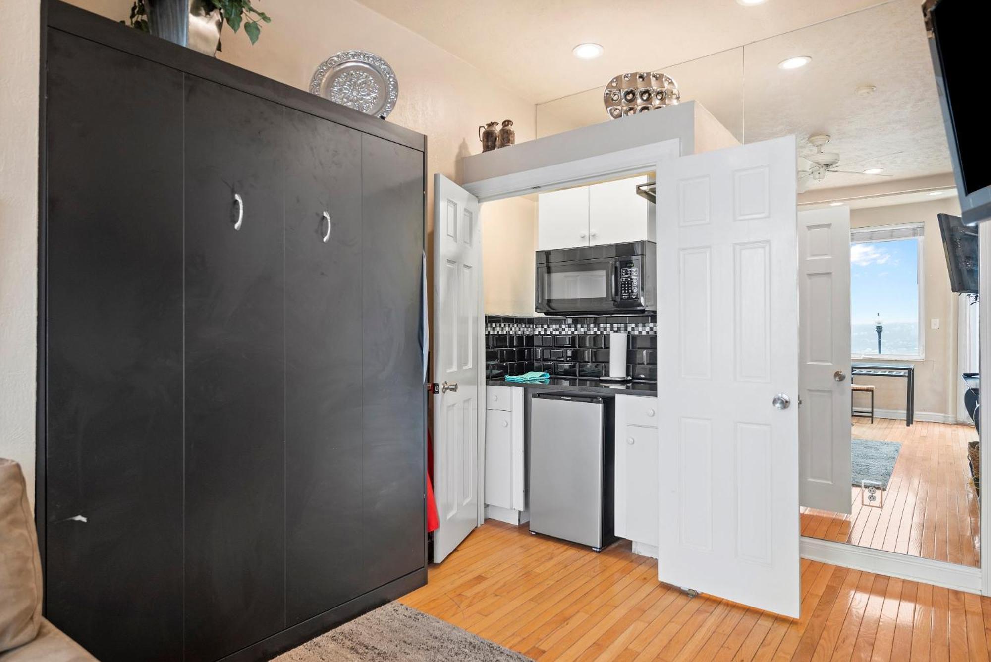Charming Studio-Panoramic View-Your Pittsburgh Sanctuary Appartement Buitenkant foto