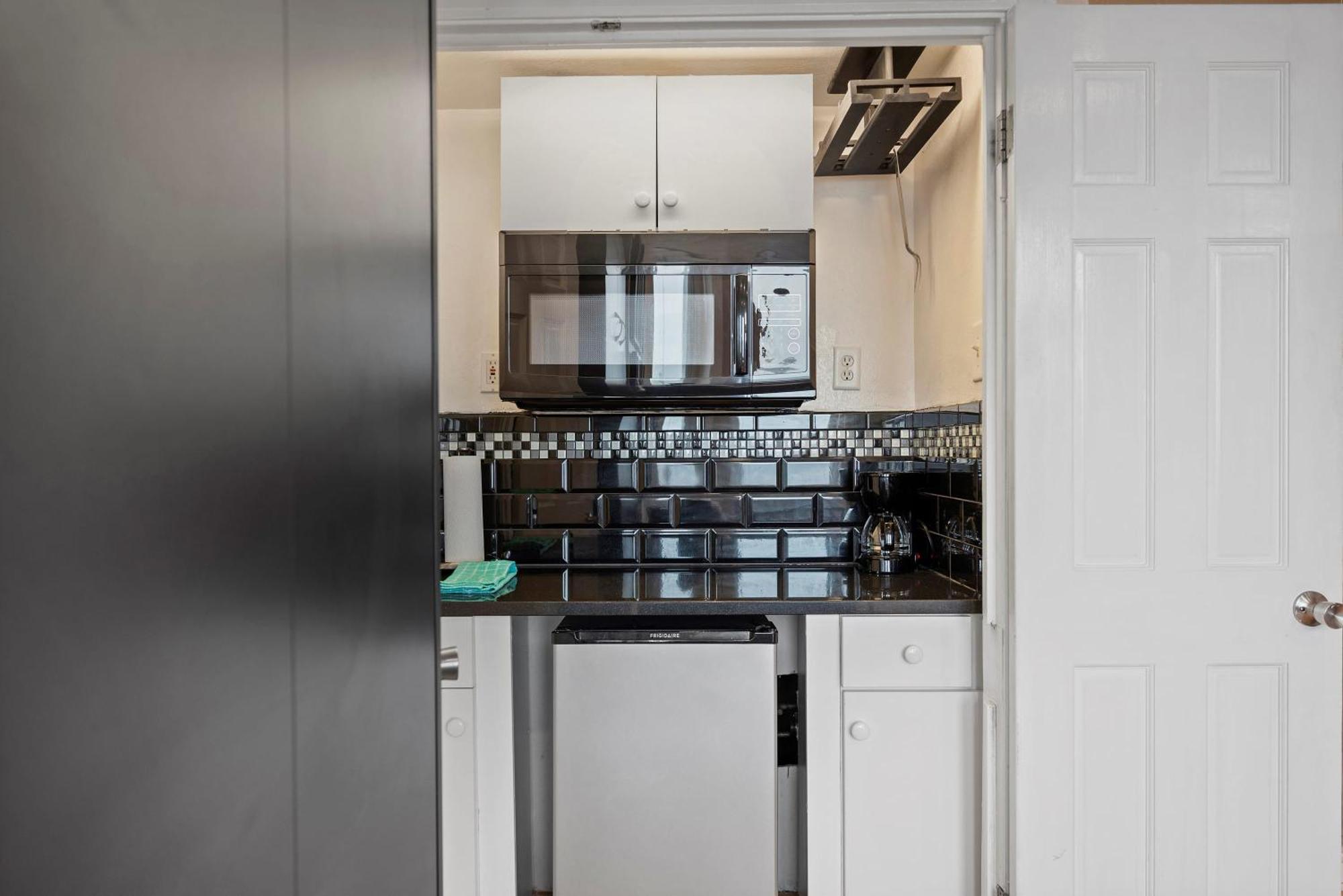 Charming Studio-Panoramic View-Your Pittsburgh Sanctuary Appartement Buitenkant foto