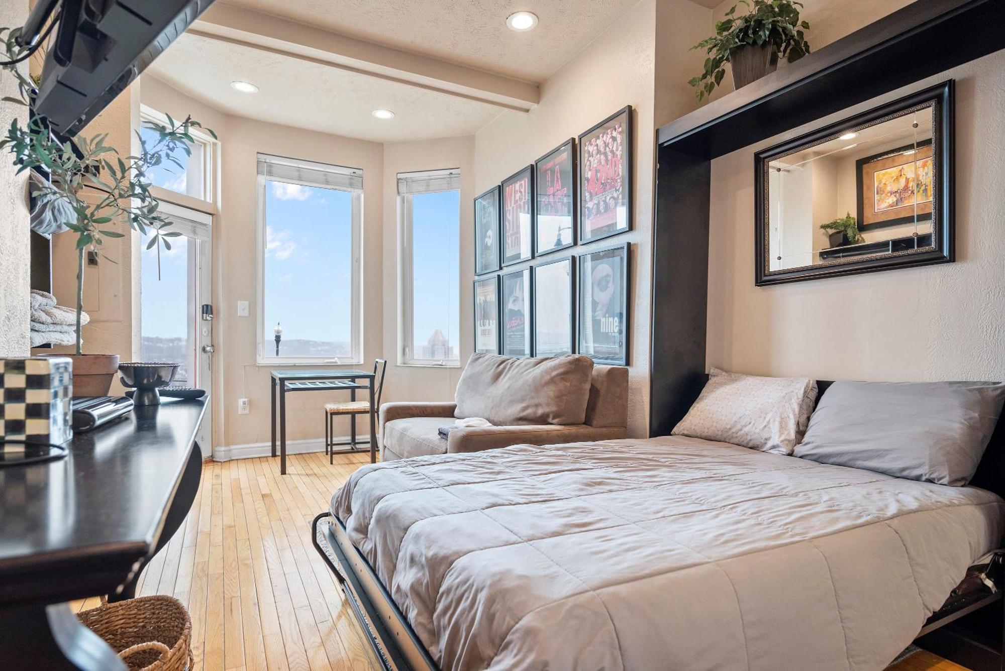Charming Studio-Panoramic View-Your Pittsburgh Sanctuary Appartement Buitenkant foto