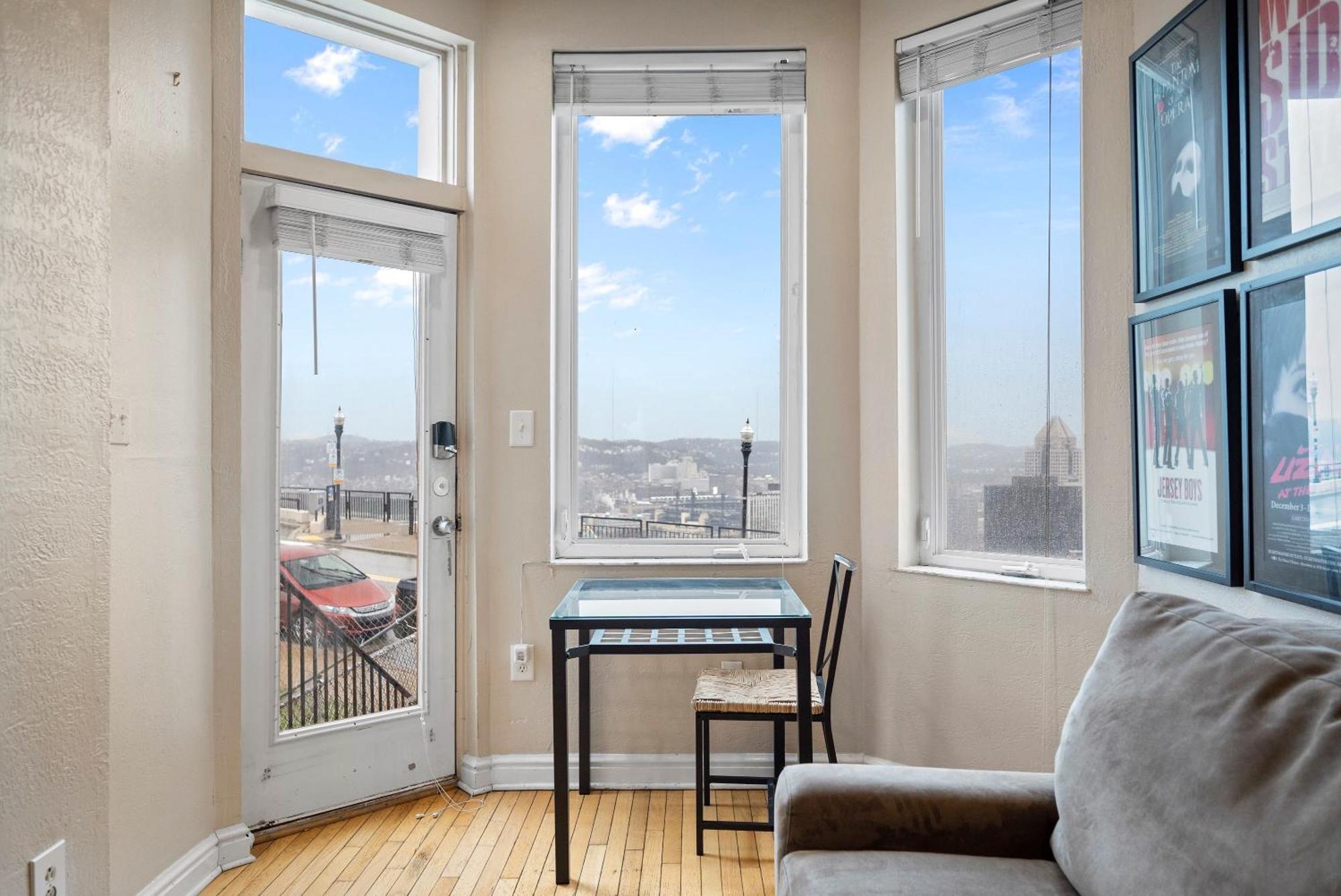Charming Studio-Panoramic View-Your Pittsburgh Sanctuary Appartement Buitenkant foto