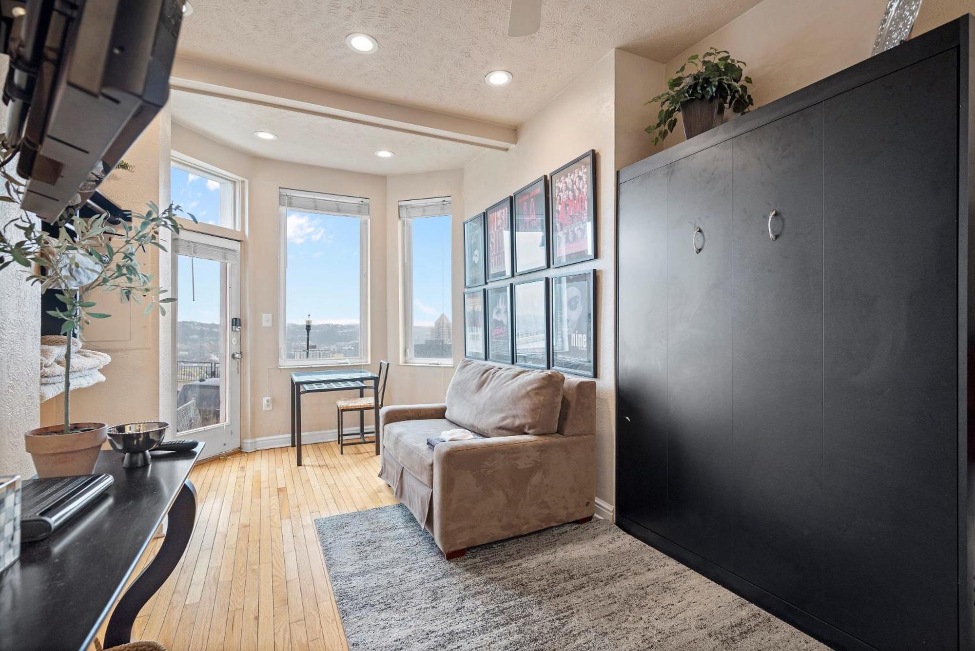 Charming Studio-Panoramic View-Your Pittsburgh Sanctuary Appartement Buitenkant foto